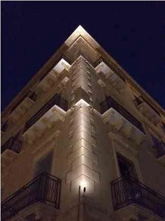 L'edificio del BnB Dolcevita Palermo di notte
